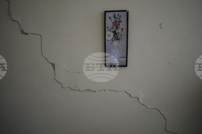 Над 500 жилища са пострадали тежко при земетресението от 6,1 по Рихтер в Западна Турция, съобщи турският министър на околната среда