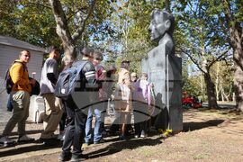 Бургас - 100 години от рождението на Апостол Карамитев - честване