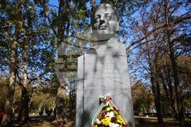 Бургас - Апостол Карамитев - паметник