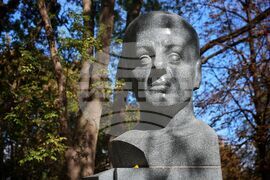 Бургас - Апостол Карамитев - паметник