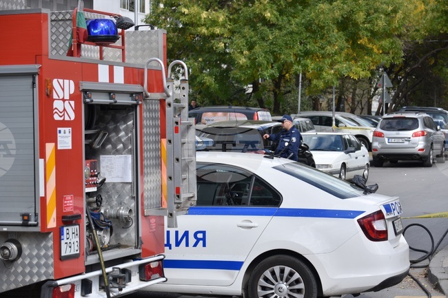 Два стари автобуса са изгорели на паркинга на „Градски транспорт“ във Варна