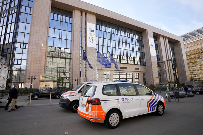 ЕС санкционира ирански физически лица, обвинени, че са вземали на прицел дисиденти