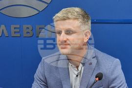 Национален пресклуб на БТА Плевен - кампания - сметосъбиране