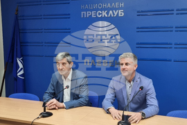 Национален пресклуб на БТА Плевен - кампания - сметосъбиране