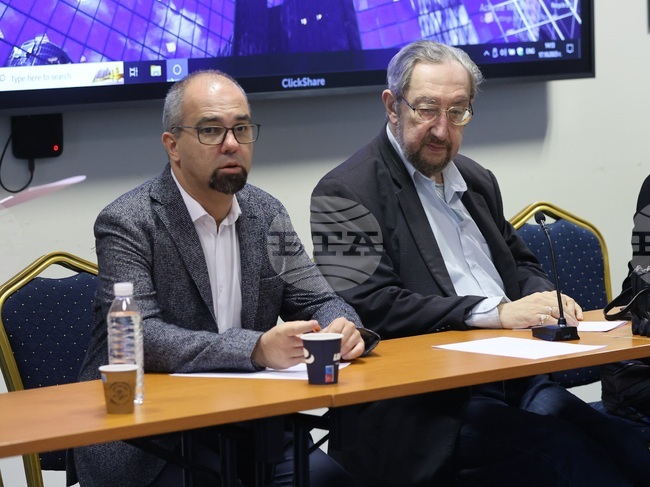  Аналитичен клуб „Екзаминър“ - дискусия