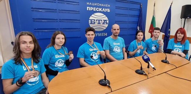 Пресконференция на ръководители и състезатели от шуменската школа „АиБ“ по повод спечелени призови места на състезание в Румъния