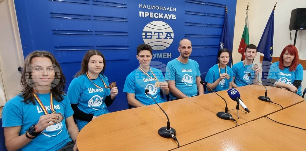 Българският национален отбор по информатика за момичета отпътува за участие на Европейската олимпиада