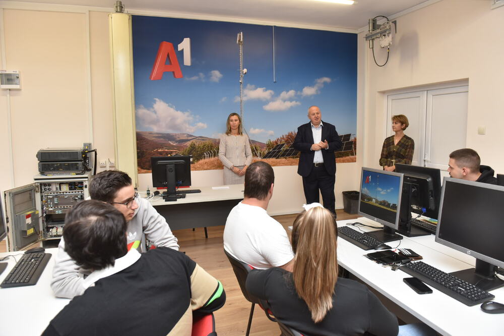 Висше училище по телекомуникации и пощи: А1 оборудва две високотехнологични зали на Висше училище по телекомуникации и пощи