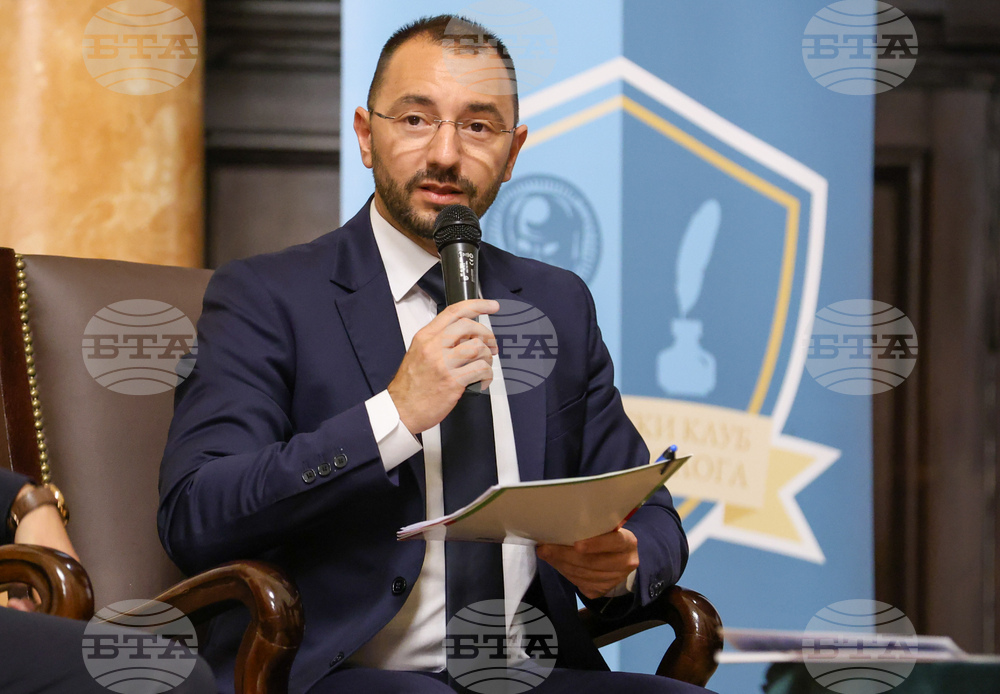Важно е младите да бъдат включени във вземането на реални решения, заяви кандидатът за кмет на София от ГЕРБ-СДС Антон Хекимян