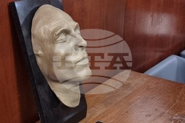 Бургас - Апостол Карамитев - бронзова отливка