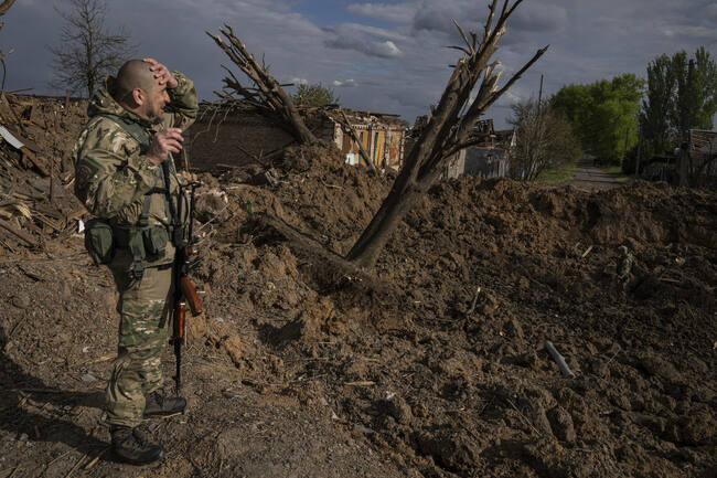 Ожесточени сражения се водят за град Бахмут, в Източна Украйна, казват украински представители