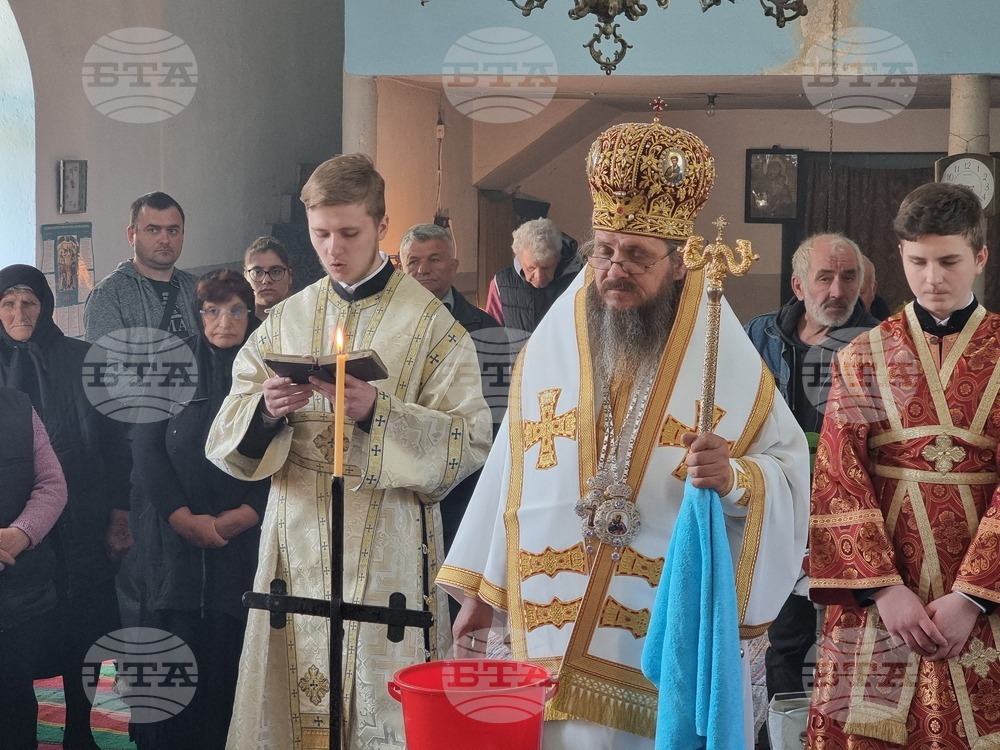 Две момчета от Украйна служат като ипопдякони в Доростолската епархия