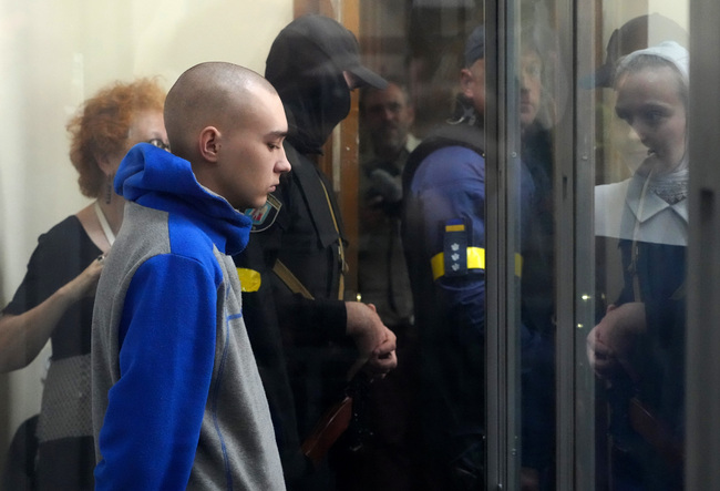 Френски издания коментират първото дело за военно престъпление на руски войник в Украйна