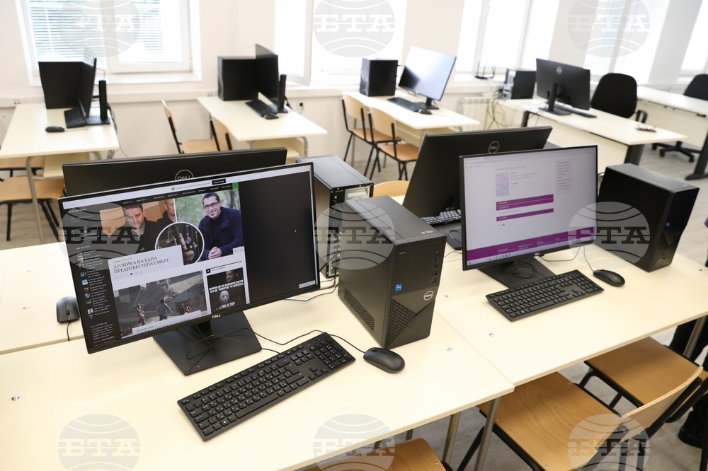 Развитието в сферата на високите технологии в България ще продължи с по-умерени темпове през 2025 година, смятат експерти от сектора