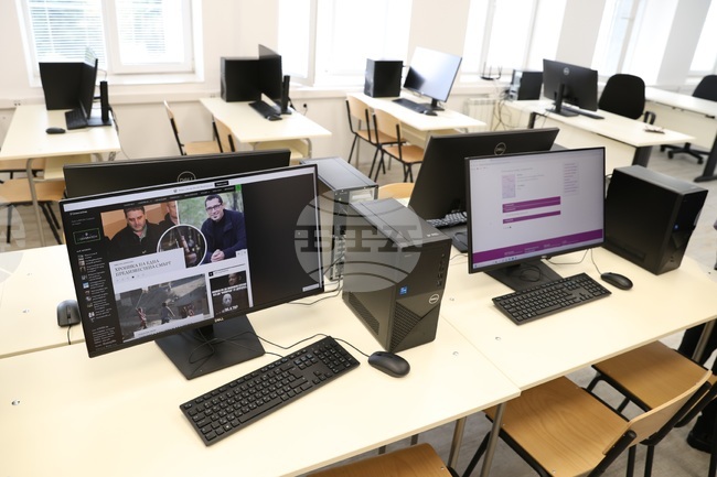 Развитието в сферата на високите технологии в България ще продължи с по-умерени темпове през 2025 година, смятат експерти от сектора