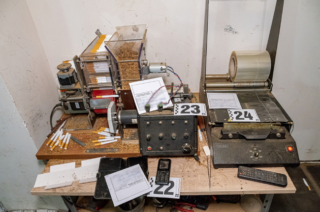 МВР: Разкрита е нелегална фабрика за производство на цигари