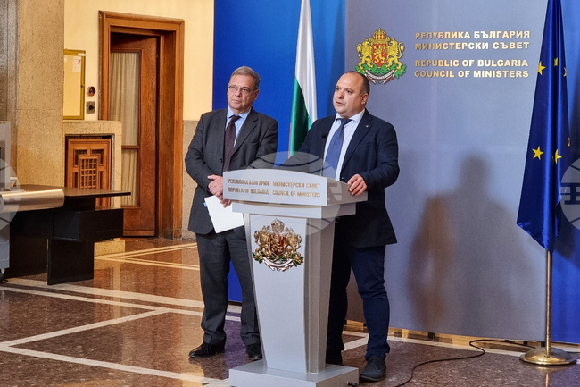 Министерски съвет - Юлиан Попов - брифинг