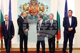 Румен Радев - Хироши Нарахира - награждаване