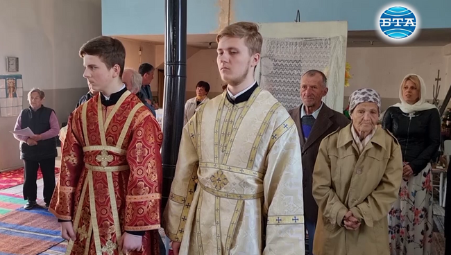 Две момчета от Украйна служат като ипопдякони в Доростолската епархия