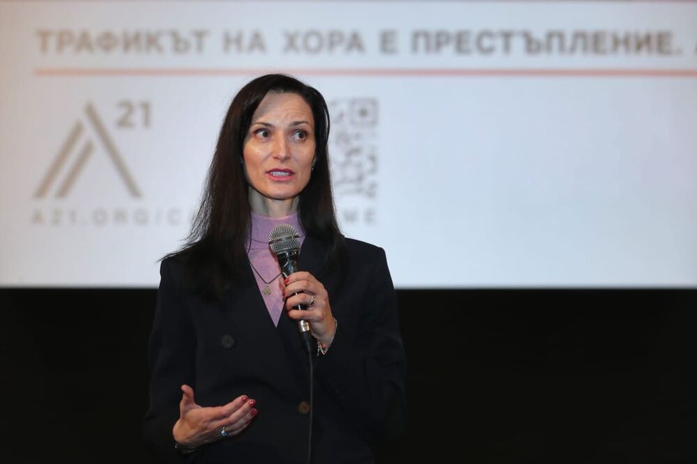 Вицепремиерът и министър на външните работи Мария Габриел към младите хора: Бъдете посланици на борбата с трафика на хора