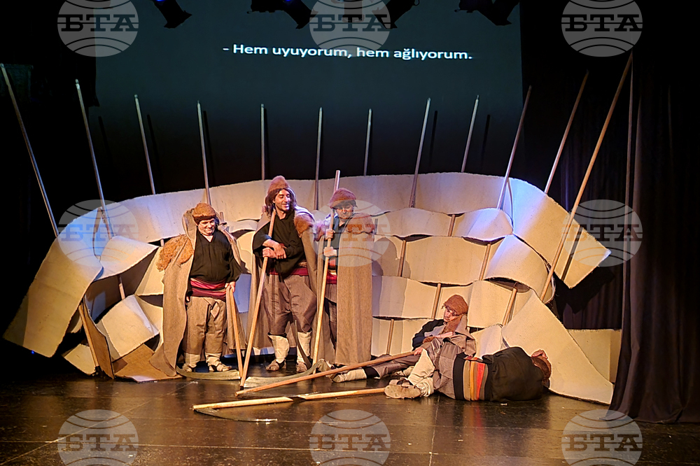 Varna State Puppet Theatre's "Mowers" Opens International Ankara Festival