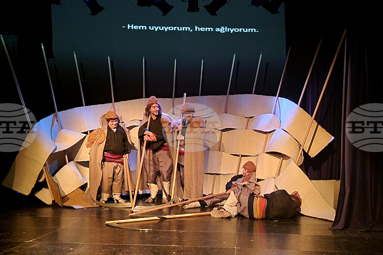 BTA Varna State Puppet Theatre's "Mowers" Opens International Ankara