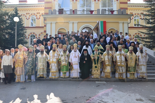 Софийската духовна семинария "Св. Йоан Рилски" отбеляза тържествено празника си и своята 120-годишнина