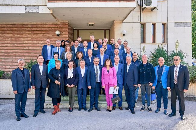 С благодарност за добрата съвместна работа и обща снимка завърши Мандат 2019 - 2023 г. на Общински съвет - Плевен 