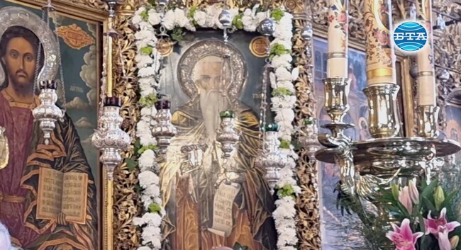 Стотици се събраха днес в Рилския манастир за Отчовден, игуменът на Светата обител призова за смирение