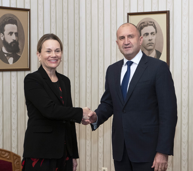 Президент: Предизвикателствата в сферата на сигурността в региона обсъди президентът Румен Радев с постоянния представител на САЩ в НАТО Джулиан Смит