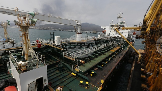 Новите американски санкции засягат свързаните с Иран петролни и газови компании и танкери