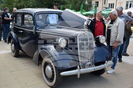 Благоевград - ретро парад - автомобили снимка: Красимир Николов, БТА