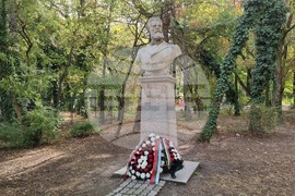 Румъния - Христо Ботев и Васил Левски - паметници - венци