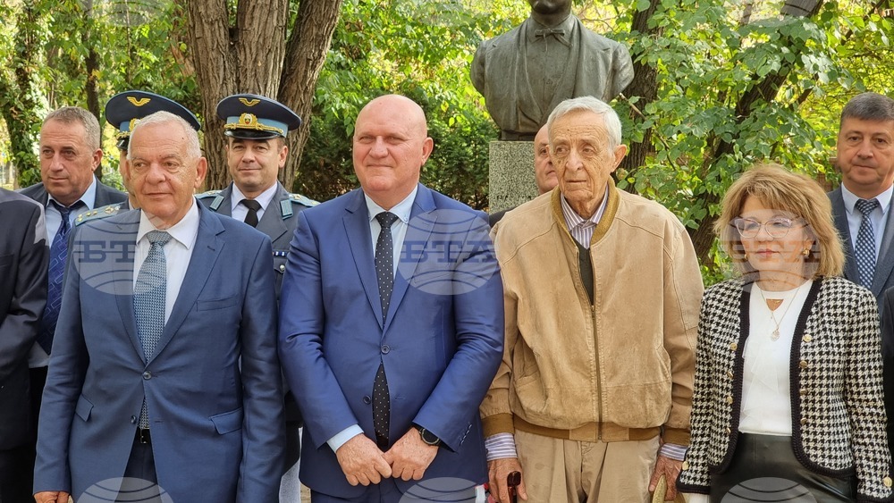Румъния - Христо Ботев и Васил Левски - паметници - венци