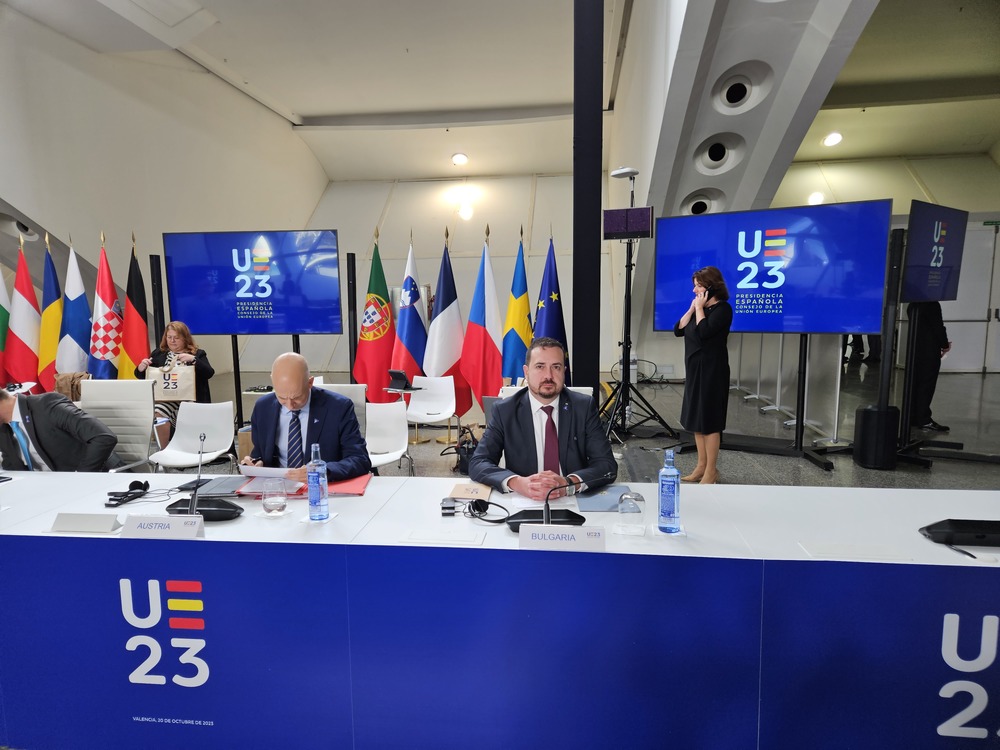 Зам.-министър Павлов: Необходимо е разширяване на мрежата на ЕС от търговски и инвестиционни споразумения с ключови партньори