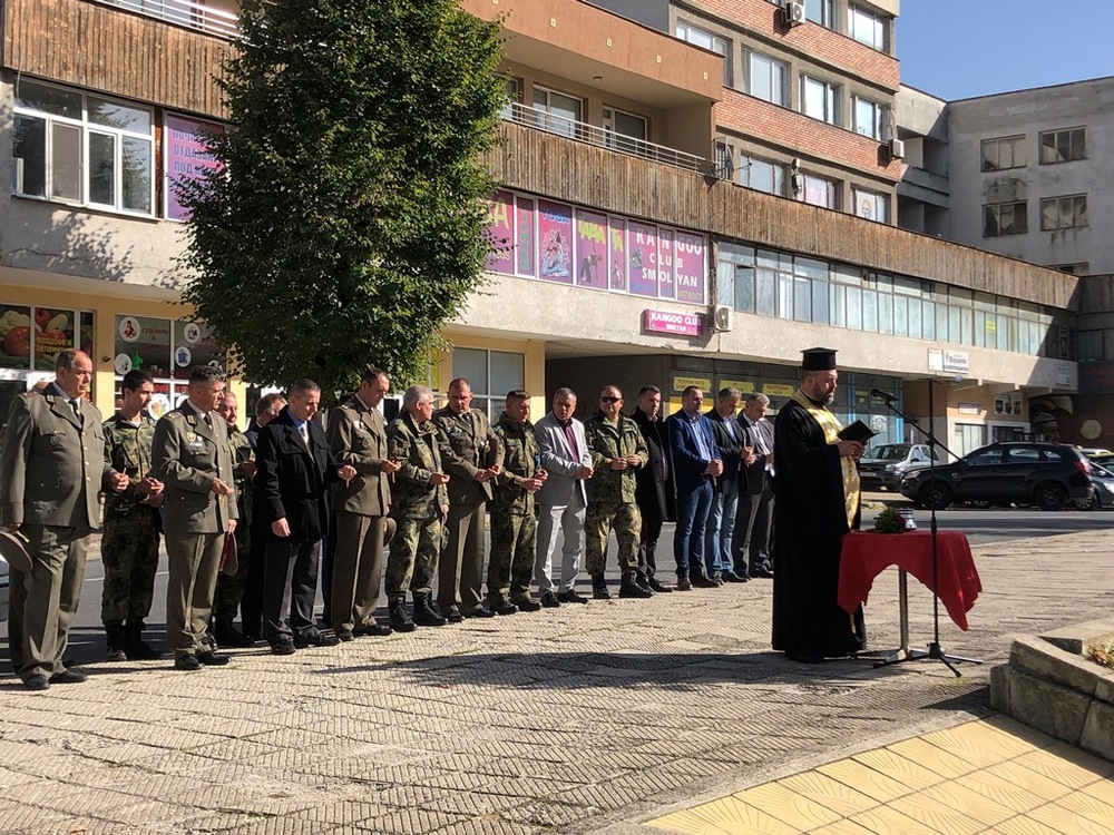  Областна администрация Смолян: С признателност и уважение областният управител Захари Сираков поздрави командването и военнослужещите от 101-ви Алпийски полк 