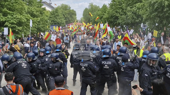 Кюрдска организация обвини Ахмед аш Шараа във военни престъпления и геноцид