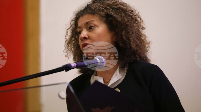  Даниела Дончева, председател на Апелативен съд-София, посочва, че препятствията пред адвокатите са в полза на израстването им