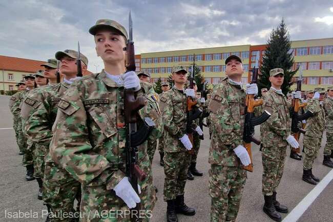 Аджерпрес: Бащата на момиче, положило военна клетва: Не се страхуваме от трудния международен контекст