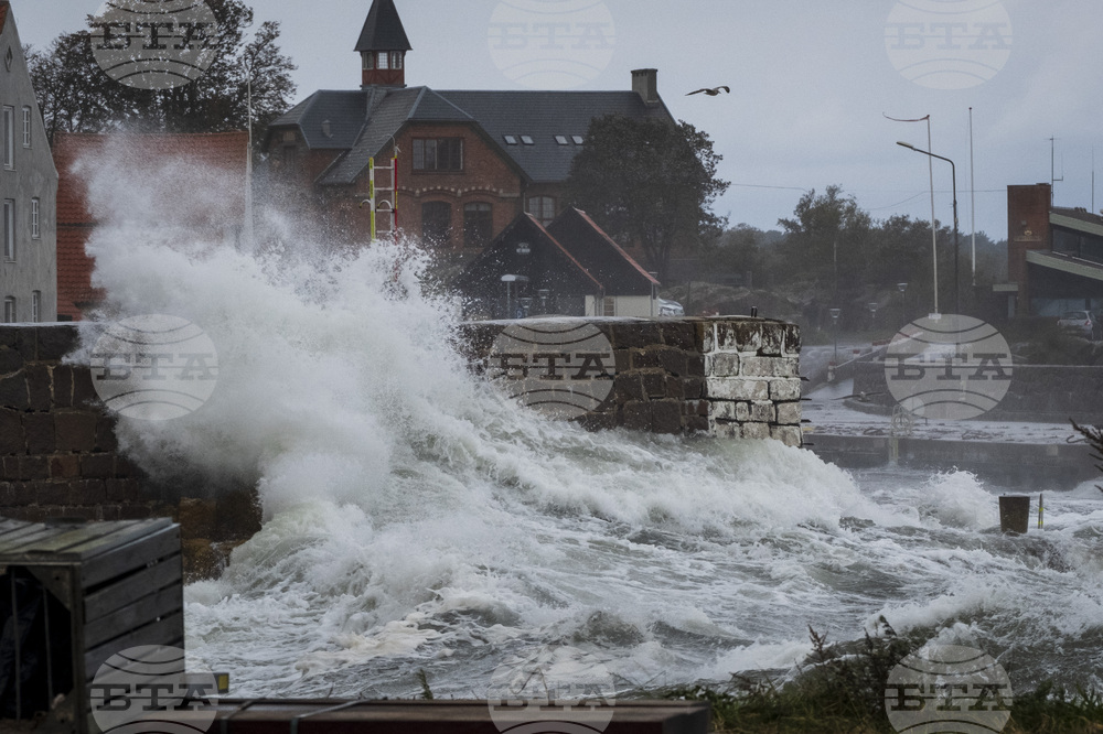 Повреда в подводен кабел остави датския остров Борнхолм без електричество 