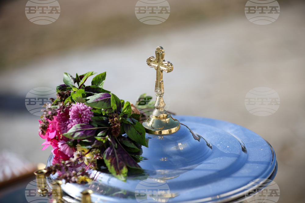 Кръстовден ще бъде отбелязан днес със Света литургия в Българския православен храм „Св. преп. Йоан Рилски Чудотворец“ в Атина