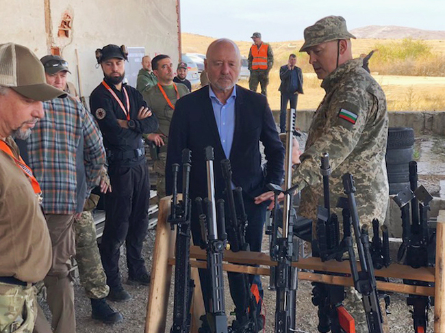 Министърът на отбраната Тодор Тагарев откри състезание по тактическа стрелба на Учебен център „Сливница“