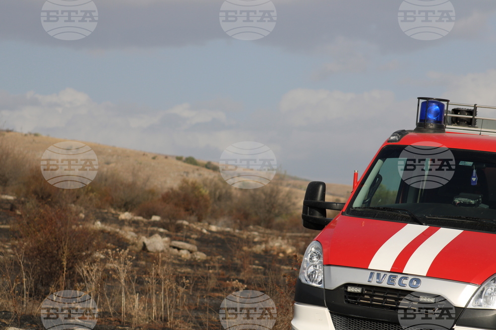 За последното денонощие звената на пожарната са ликвидирали общо 151 пожара, при които са пострадали трима души