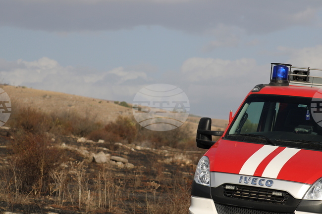 За последното денонощие звената на пожарната са ликвидирали общо 151 пожара, при които са пострадали трима души