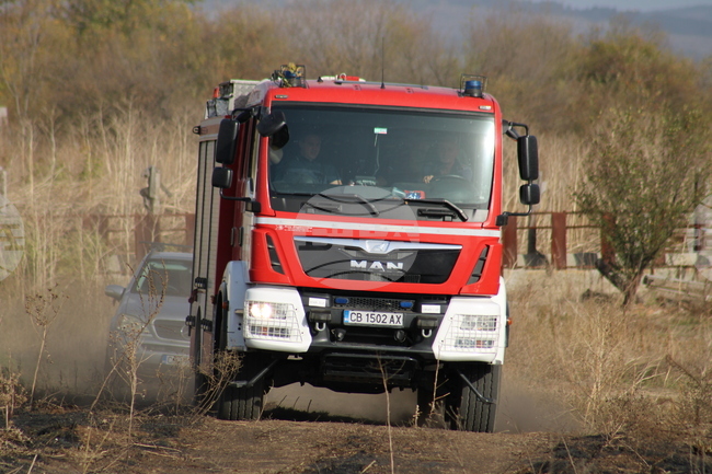 Общо 60 пожара са загасени в страната през изминалото денонощие, трима души са пострадали