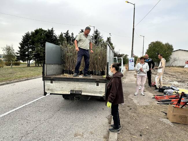 Кампания по засаждане на люляк в община Хасково