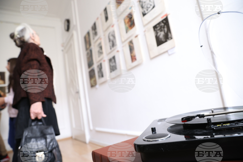 Столична библиотека - "Картини от грамофонните плочи" - изложба