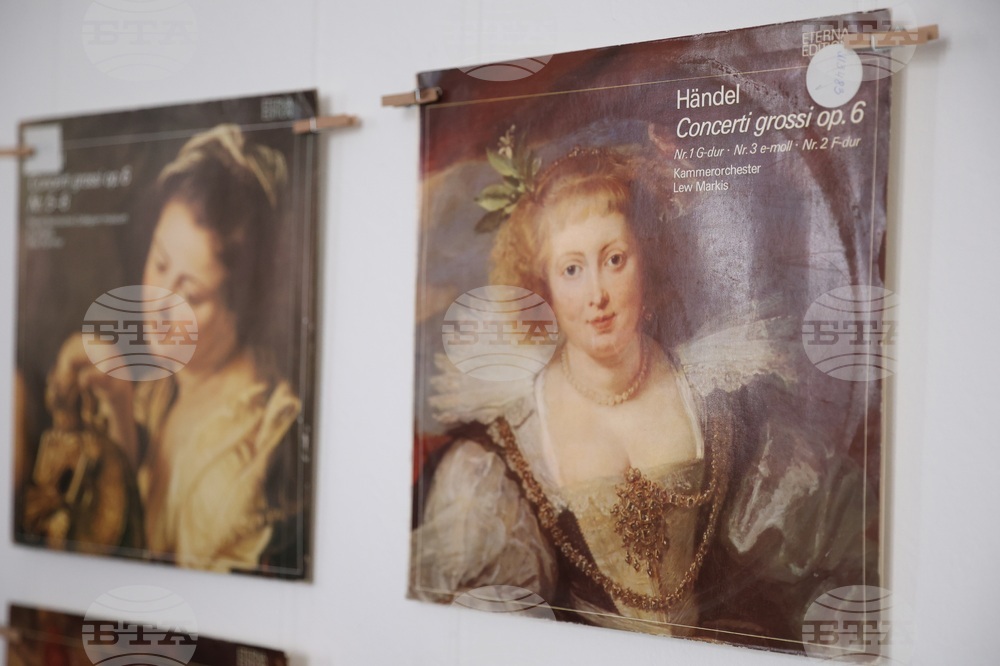 Столична библиотека - "Картини от грамофонните плочи" - изложба