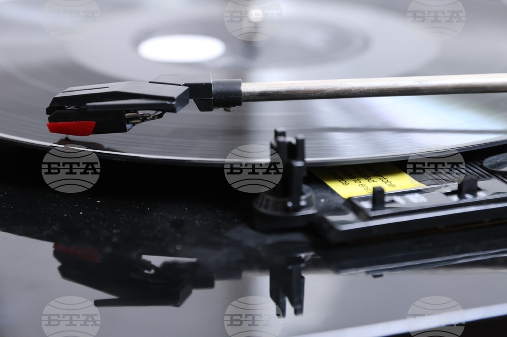 Столична библиотека - "Картини от грамофонните плочи" - изложба