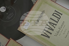 Столична библиотека - "Картини от грамофонните плочи" - изложба